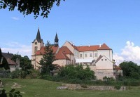 /album/fotogalerie-chvalsky-zamek-cerny-most-chvaly/chvalsky-zamek-s-kostelem-sv-ludmily-jpg1/